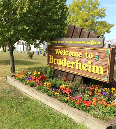 Welcome to Bruderheim Sign